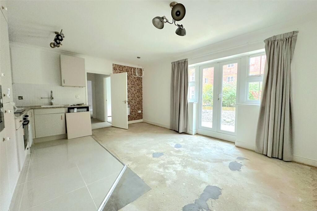London Road, Camberley, Surrey, GU15 photo 2