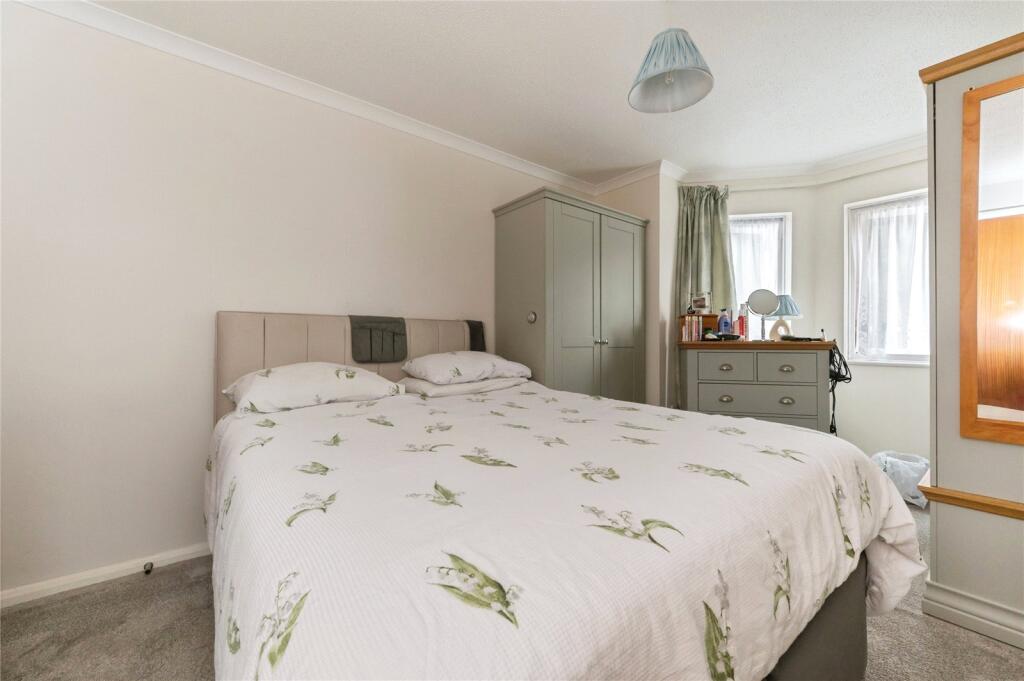 Apartment in Southampton - View 5