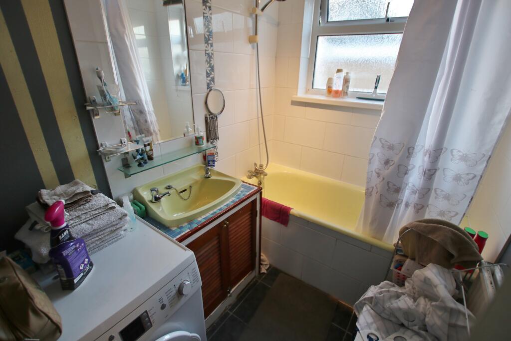 House in Southampton - More