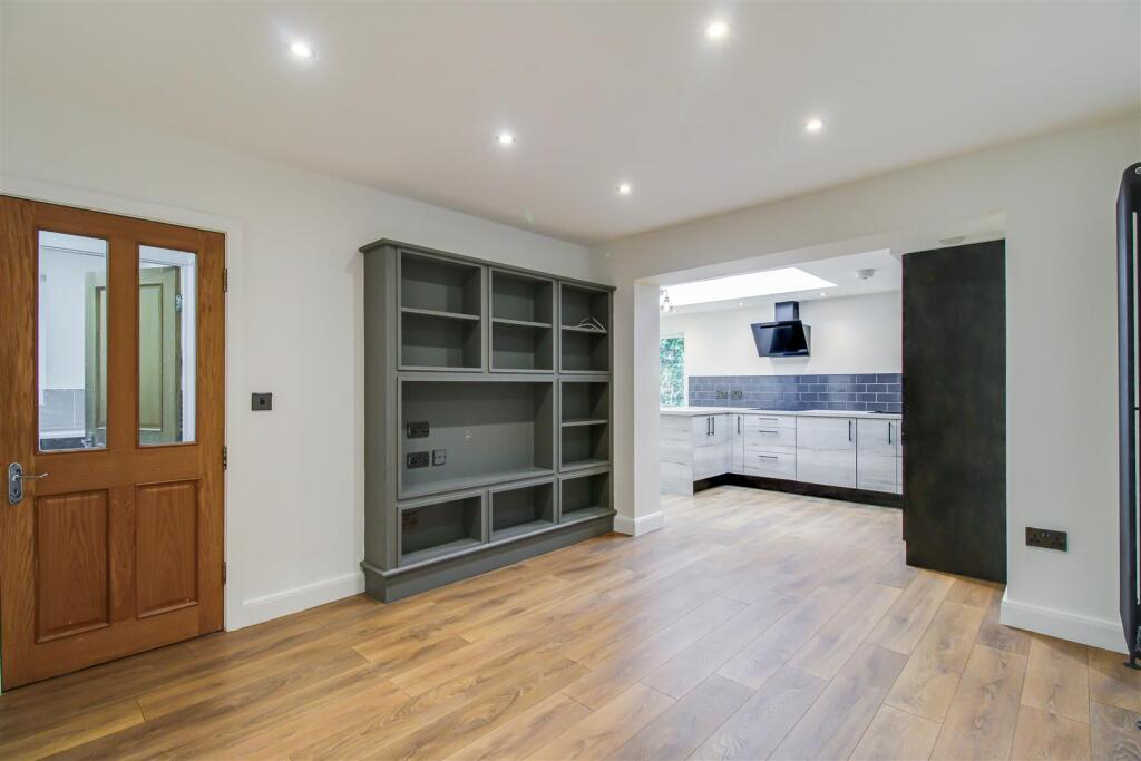 House in Wakefield - View 4