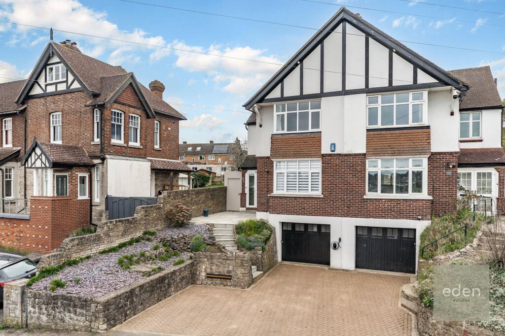 Main image of property: College Road, Maidstone, ME15