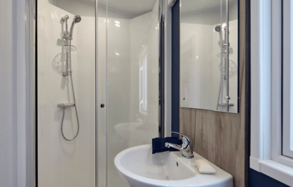 Rock Lane, Hastings, TN35 4JN - More