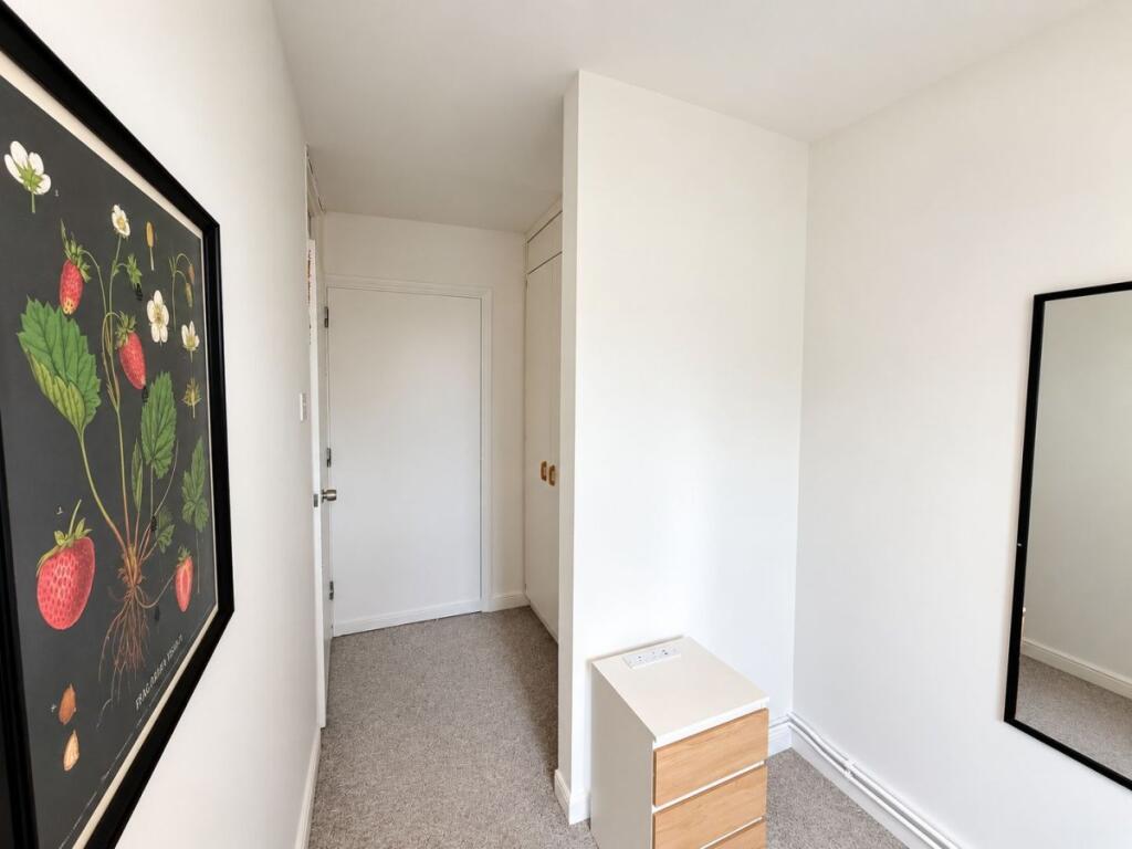 Apartment in Hemel Hempstead - View 4