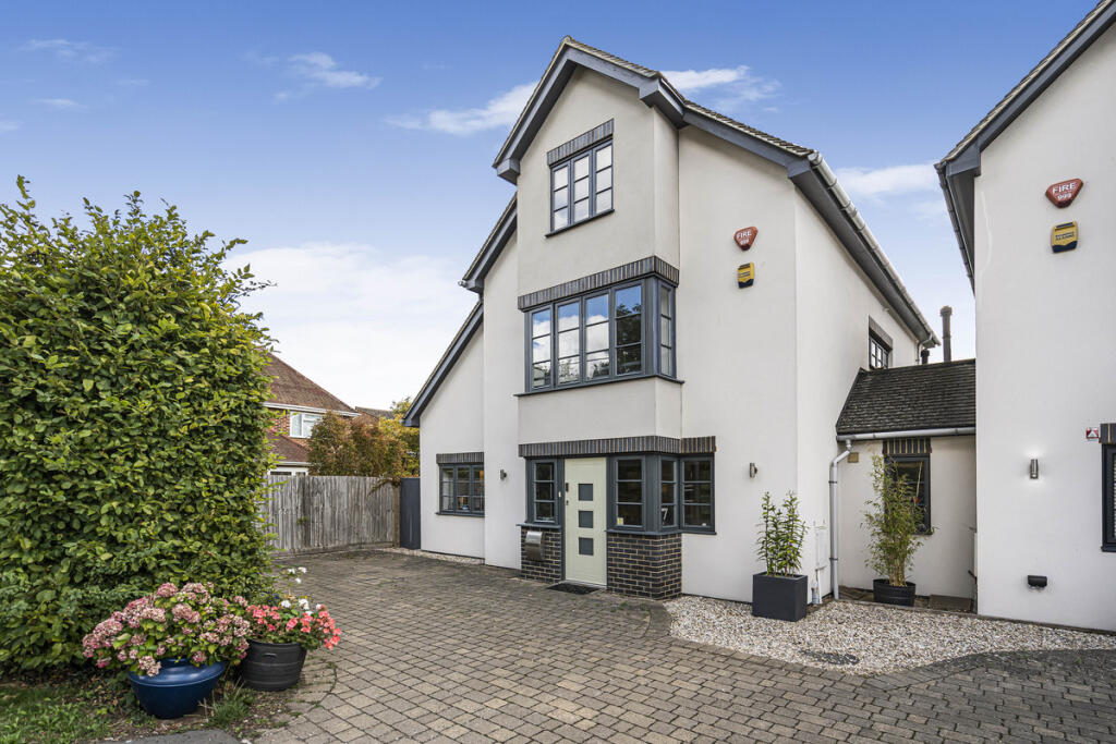 Main image of property: Yarnton Road, Kidlington, OX5