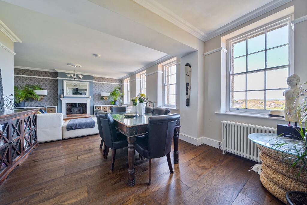 Apartment in Gosport, Hampshire - View 3
