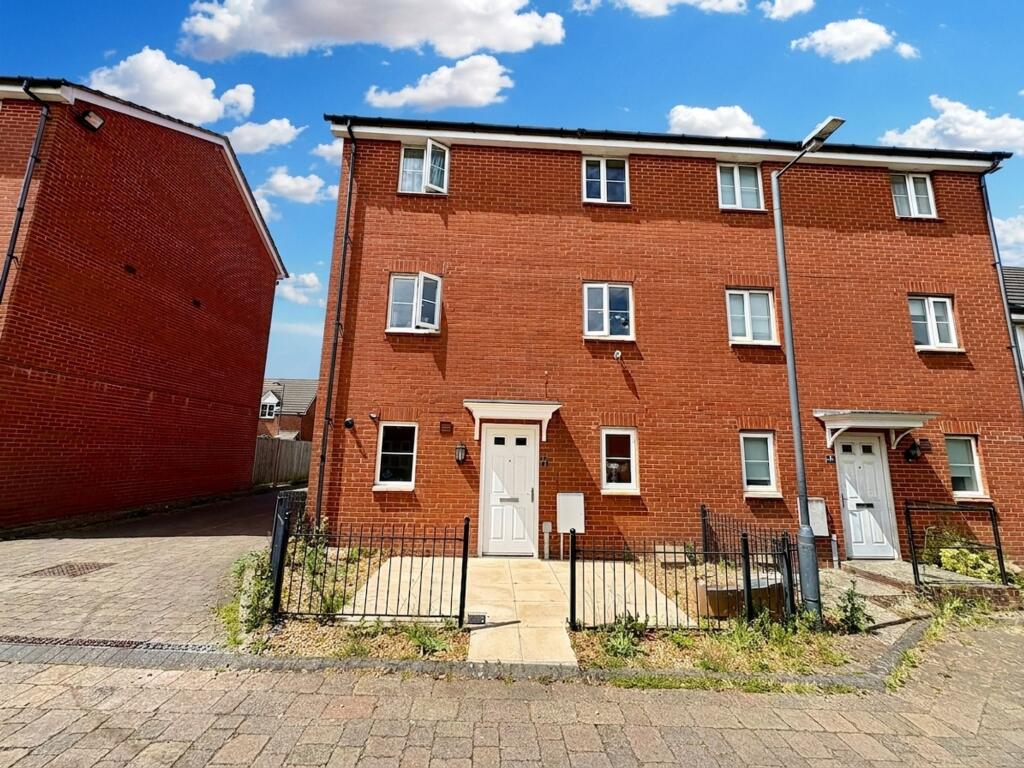 3 bedroom end of terrace house for rent