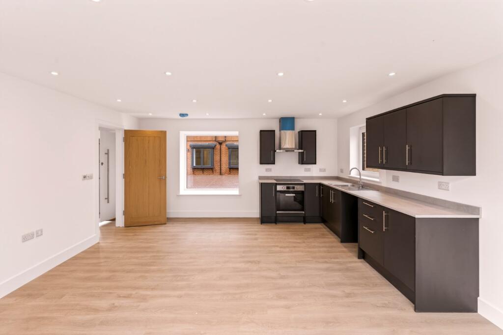 Pavilion Road, Worthing, BN14 photo 3