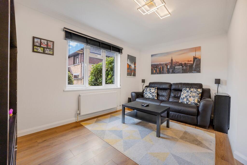 Apartment in Guildford, Burpham - View 3