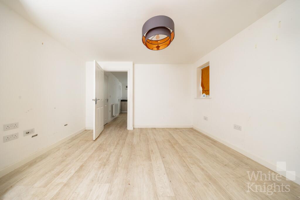 House in Three Mile Cross, Shinfield - View 4