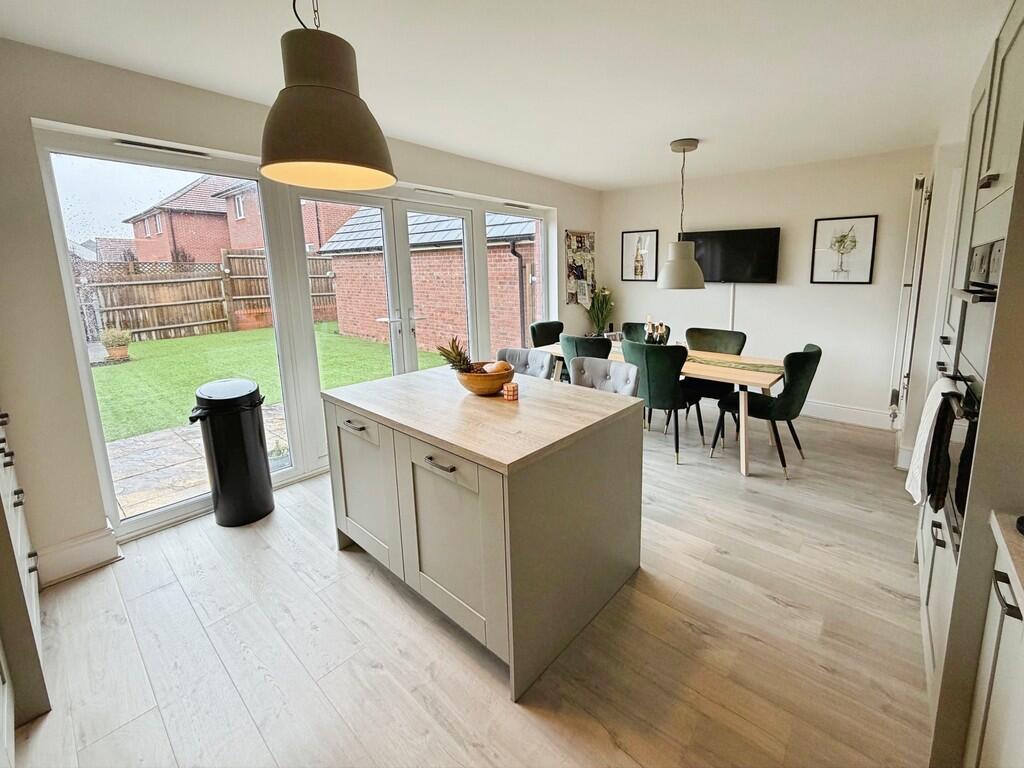 House in Warminster, Tascroft Rise, Wiltshire - View 5