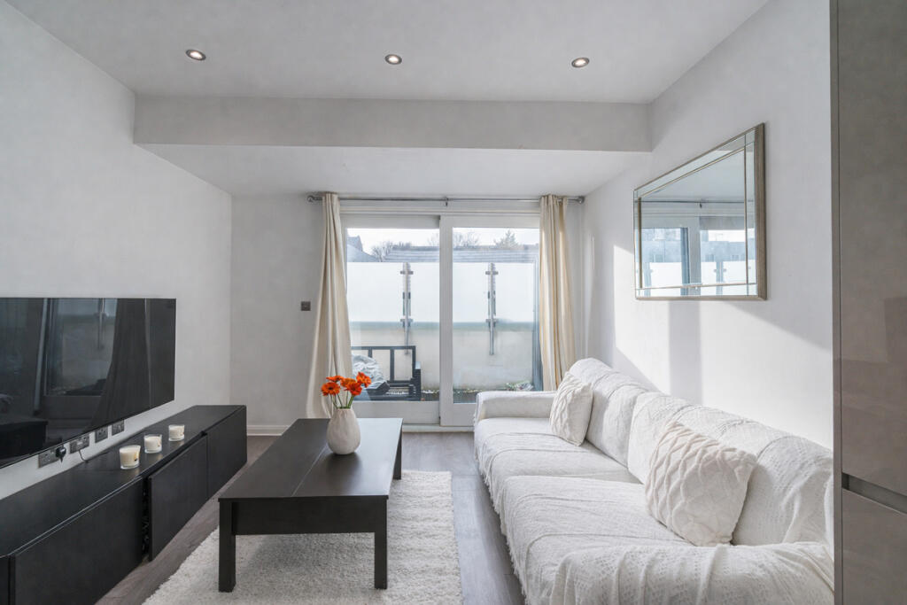 Apartment in Kingston upon Thames - View 5