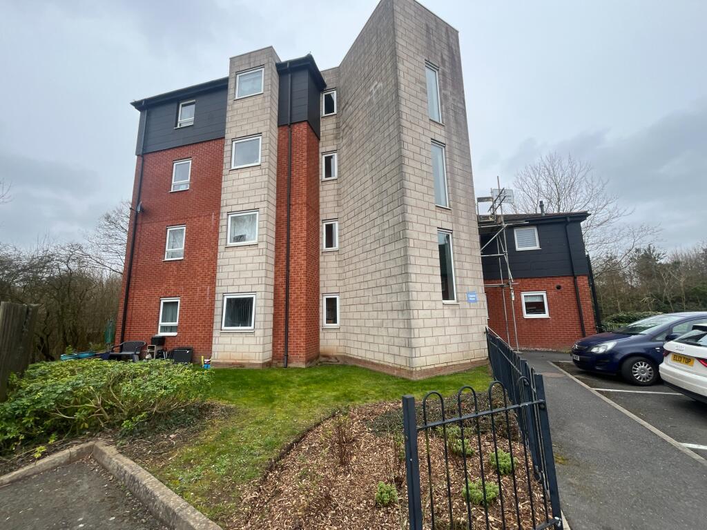 1-bed flat on Coppice House, Donington Drive, Woodville, Swadlincote, Derbyshire, DE11, £110,000