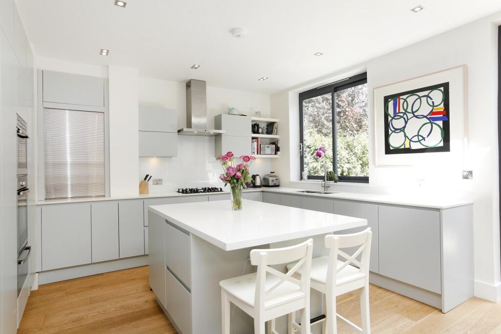 7 bedroom semi-detached house for rent in Connaught Avenue, SW14 — photo 6