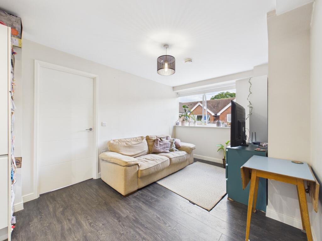 Apartment in Reading - View 4