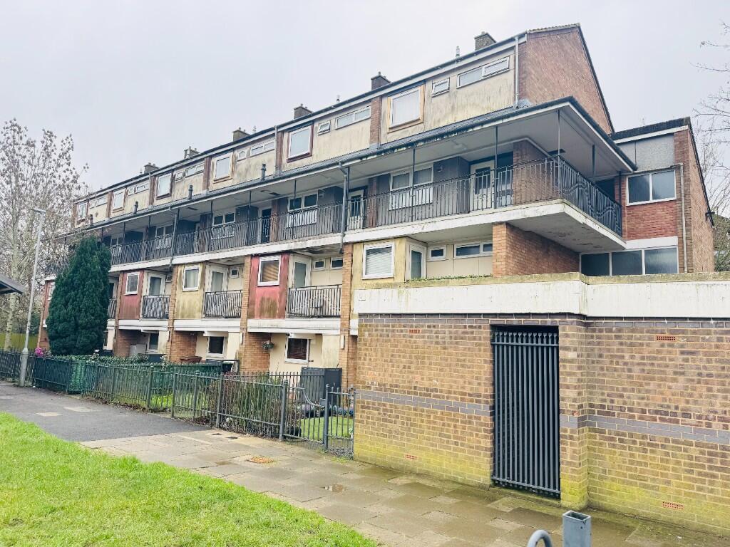 Main image of property: Arrow Close, Luton, Bedfordshire, LU3