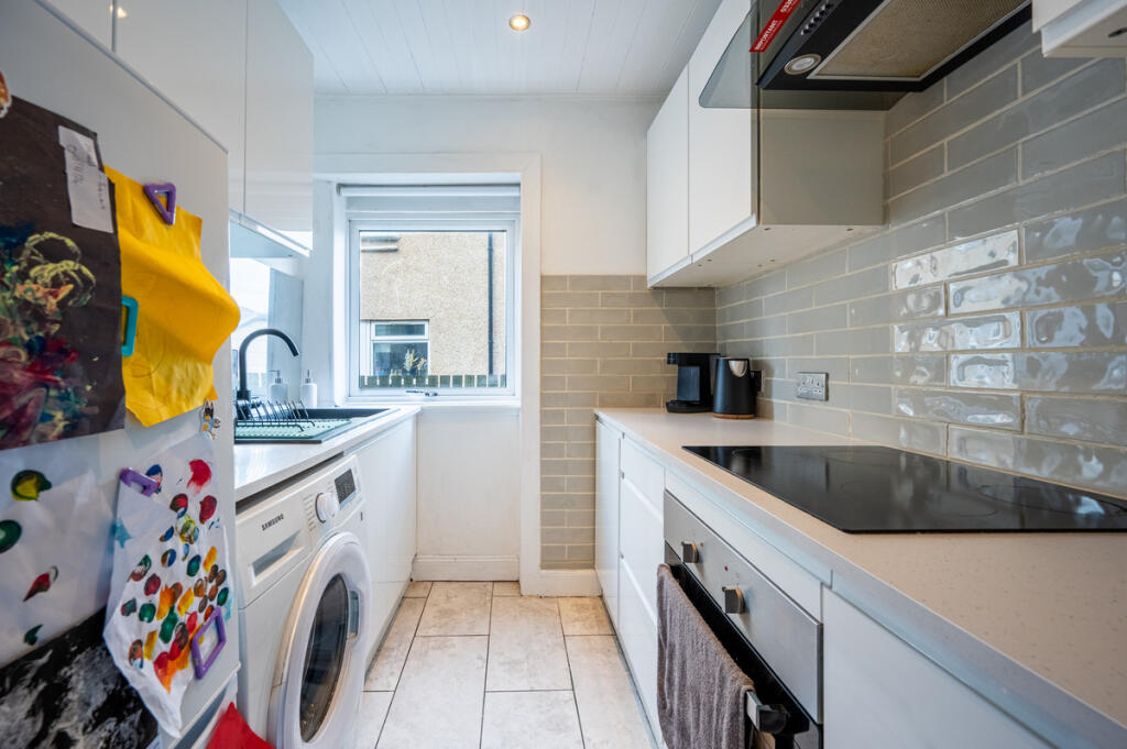 Kingswood Drive, King's Park, G44 - More