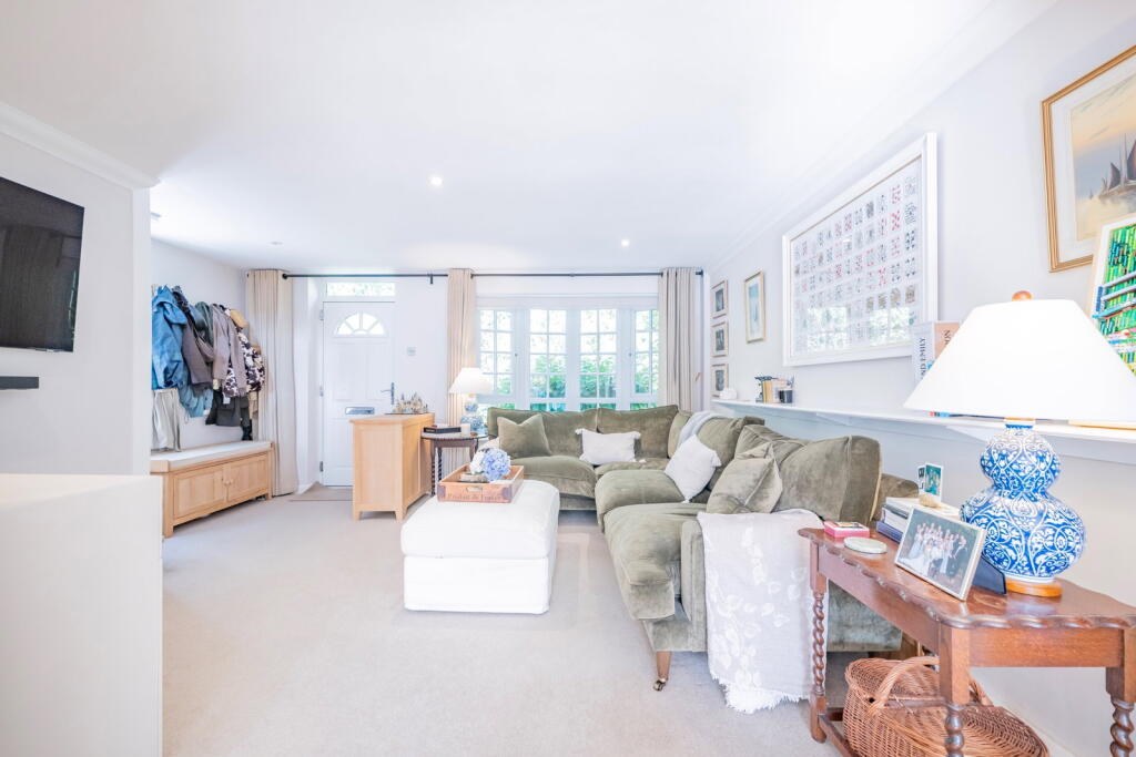 House in Tunbridge Wells, Kent - More
