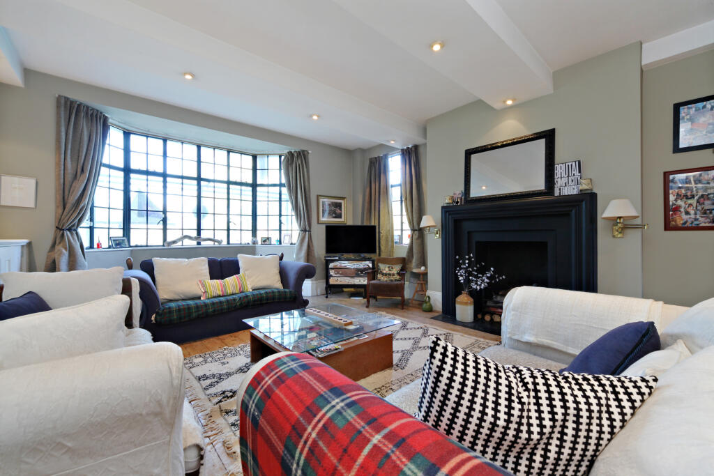 Main image of property: Kings Avenue, London, SW4