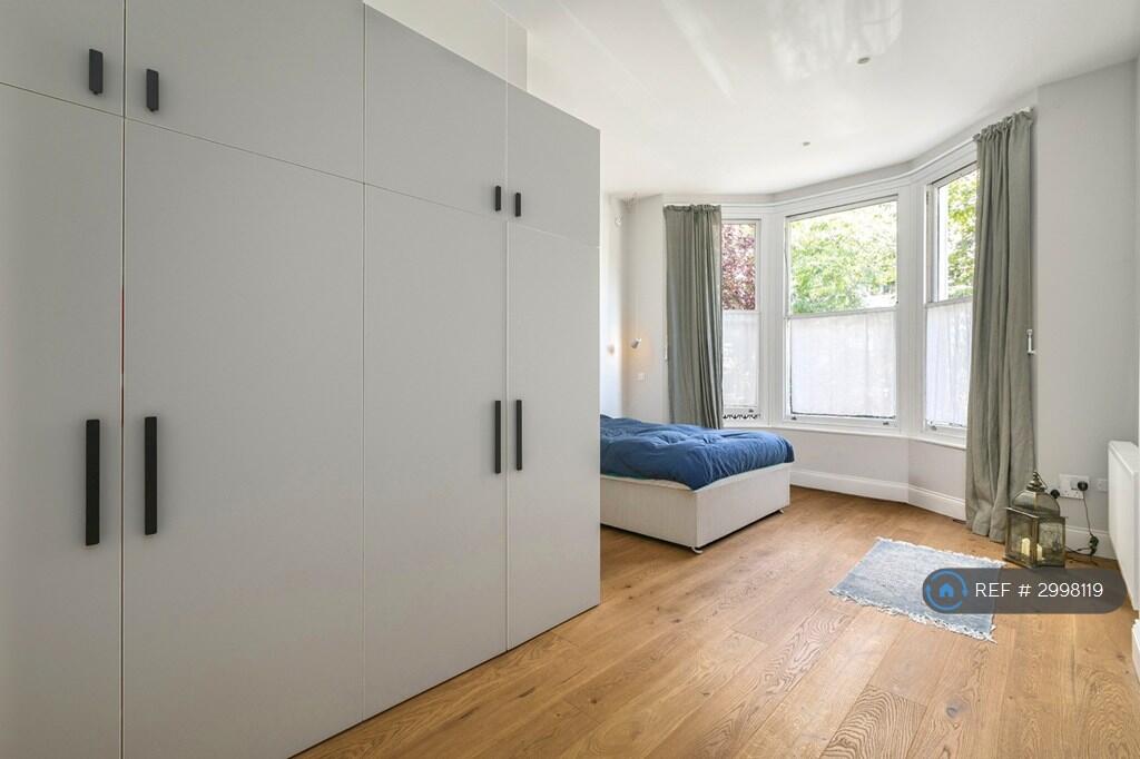 Apartment in London - View 5