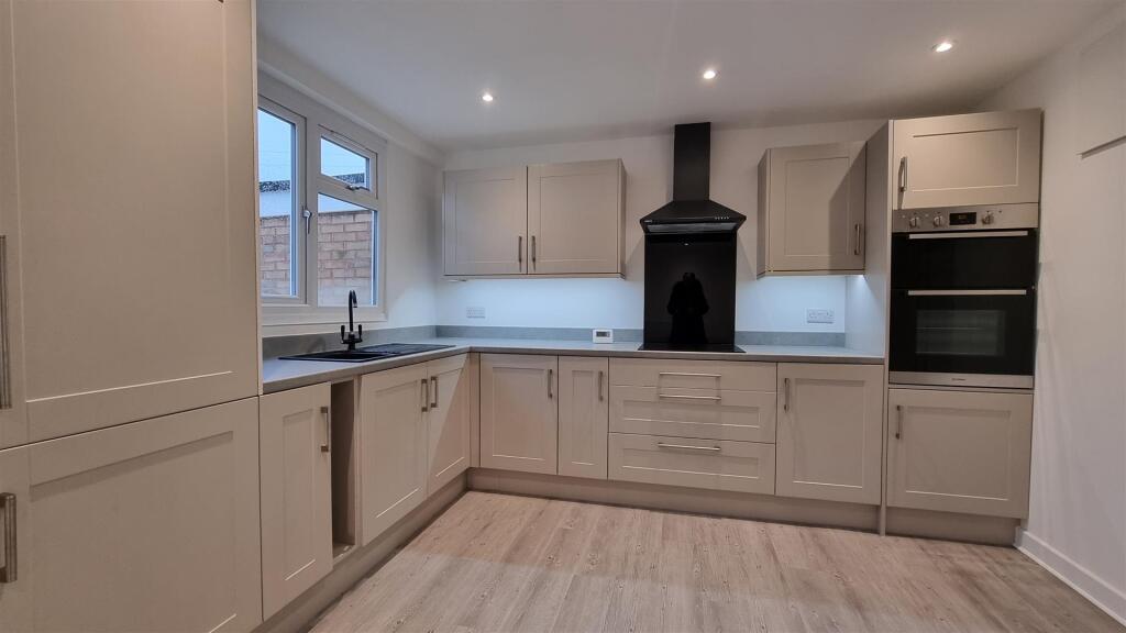 Shrewton Avenue, Druids Heath photo 4