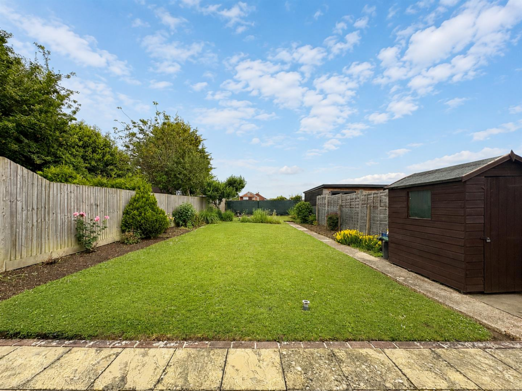 Northway, Burgess Hill photo 3