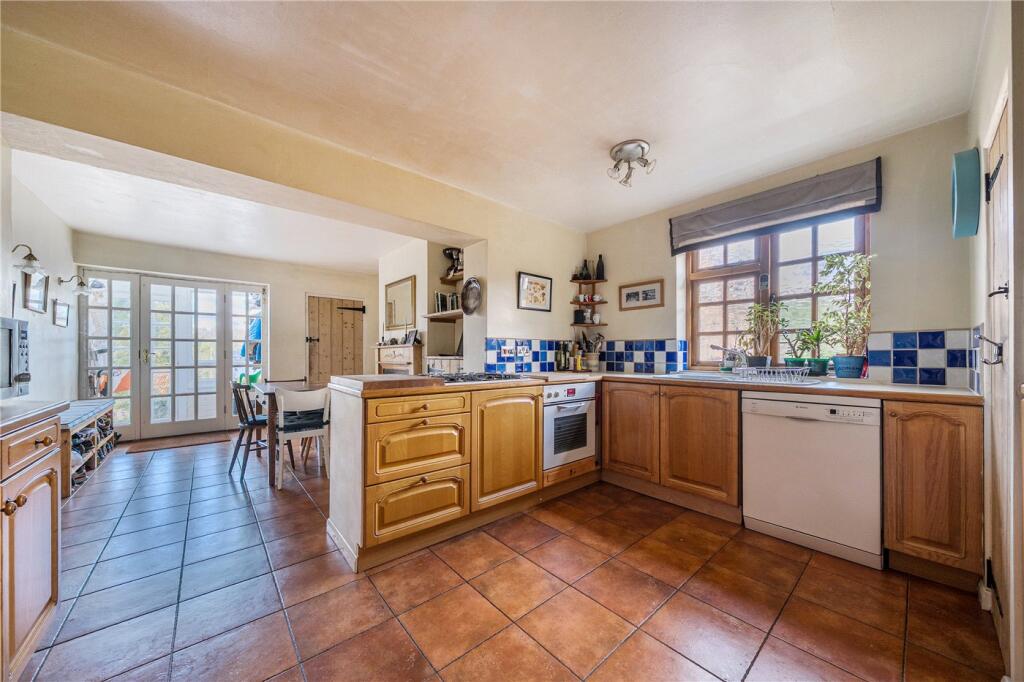 School Hill, Seale, Farnham, Surrey, GU10 photo 3