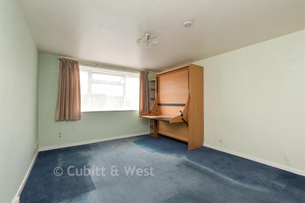 Apartment in Sutton - View 4