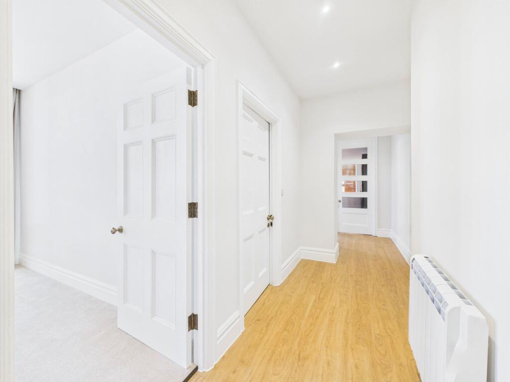 Apartment in Gloucester - View 5
