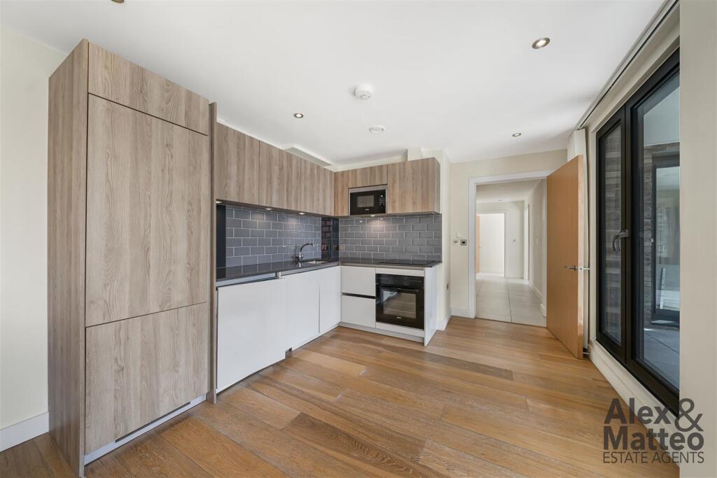 Apartment in London, Purbrook Estate, Walworth - View 3