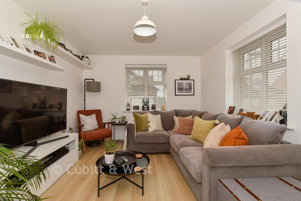 Sargent Way, Broadbridge Heath, Horsham, West Sussex photo 3