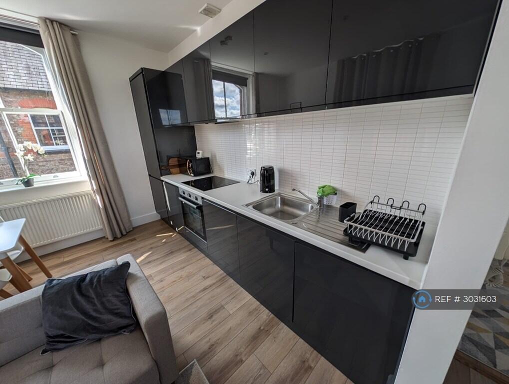 Apartment in Liverpool, Clock Tower Park, Fazakerley - View 3
