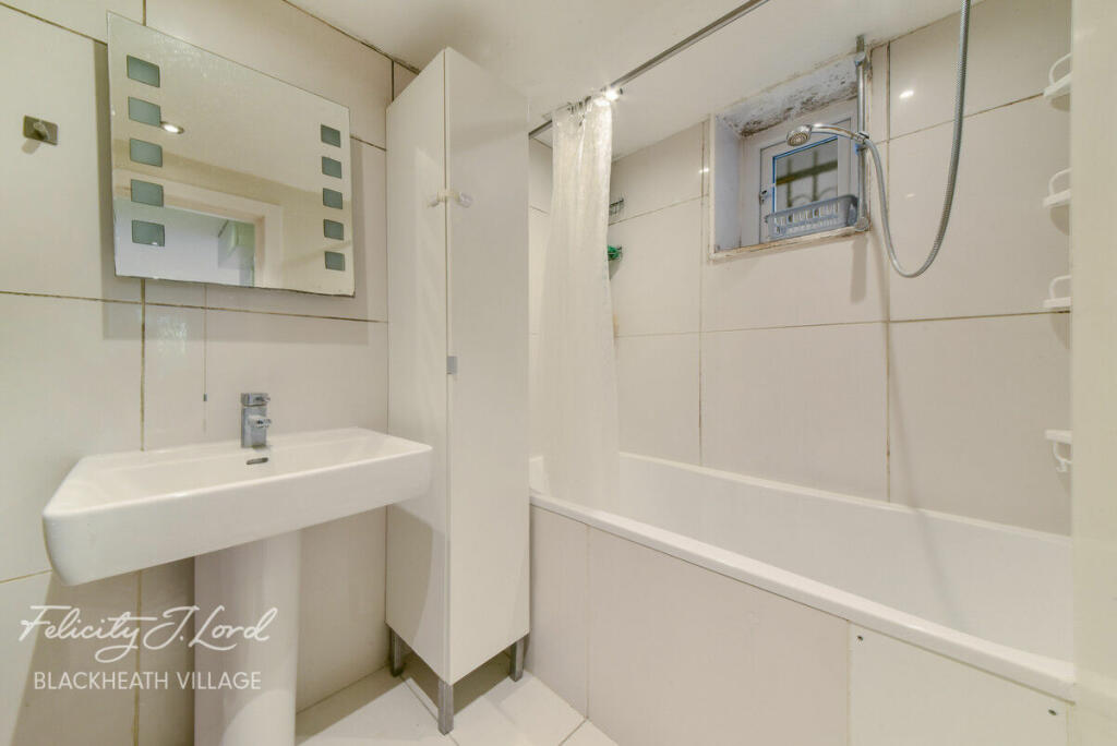 2-bed apartment on Kidbrooke Park Road, LONDON, £350,000