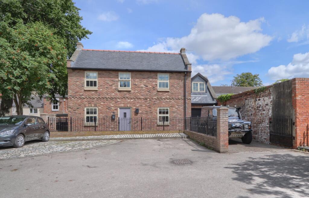 2-bed detached on Summerhouse Square, Norton, £325,000