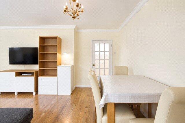 House in London, Aldersbrook, Wanstead - More