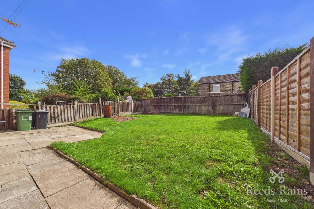 House in Huddersfield - View 4