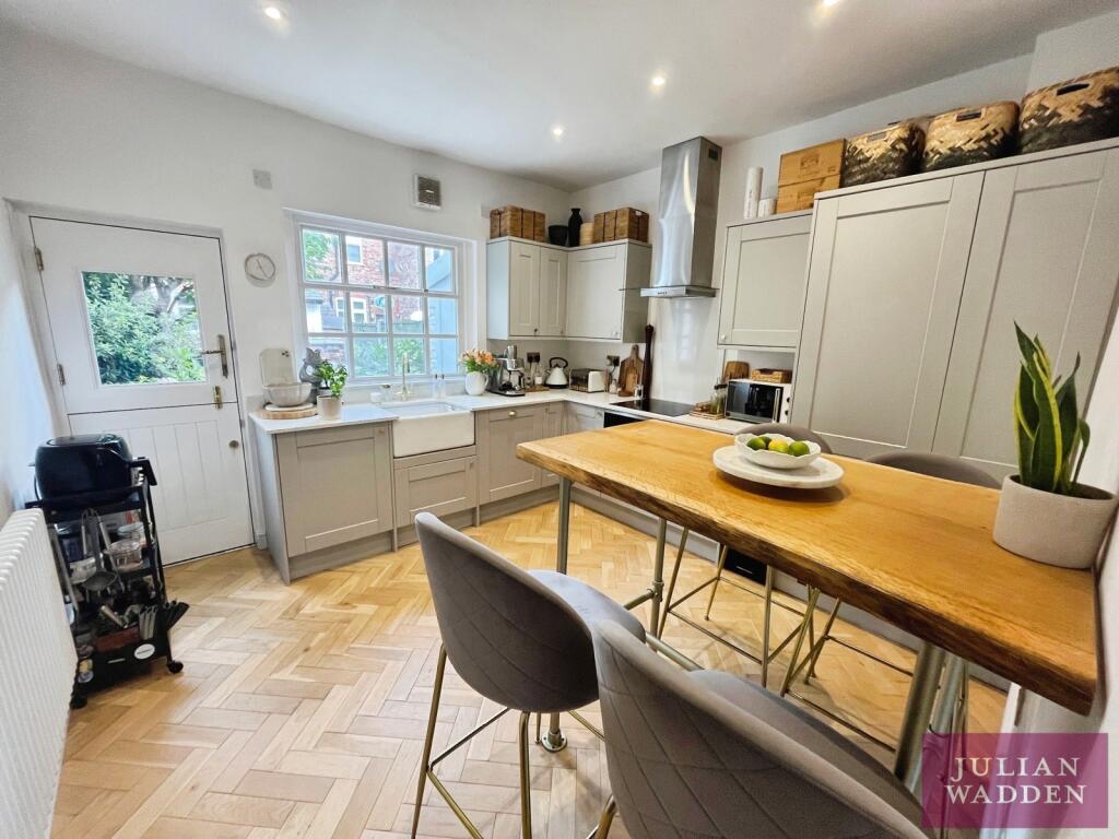 House in Manchester, Parrs Wood, Wythenshawe - View 4