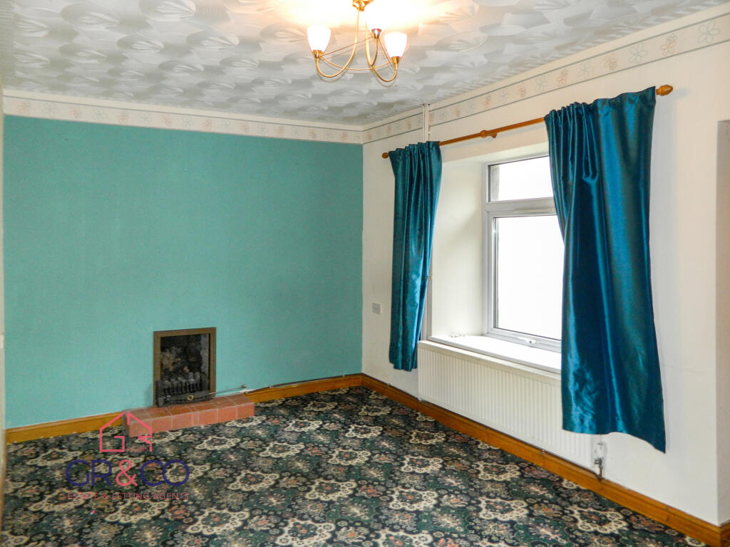 House in Newport - View 4