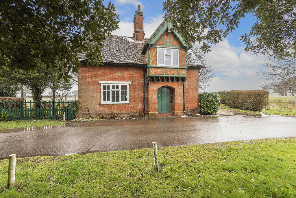 Main image of property: Lawrence End Road, Peters Green, Luton, Hertfordshire, LU2