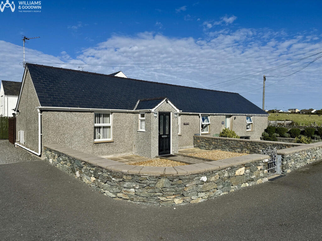 1-bed house on Holyhead Road, Valley, Anglesey, LL65, £175,000