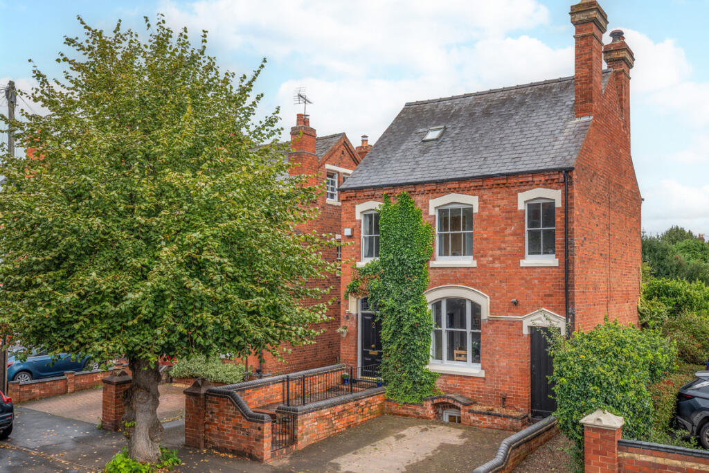 3-bed detached on Shrubbery Street, Kidderminster, DY10, £350,000