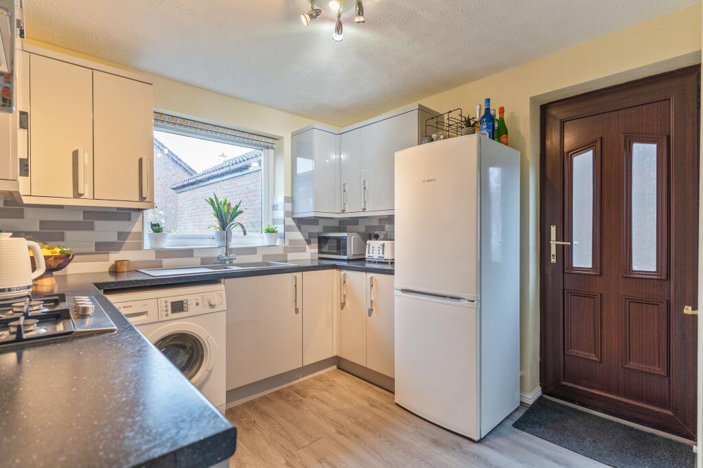 Beacons Close, Rogerstone, NP10 photo 3
