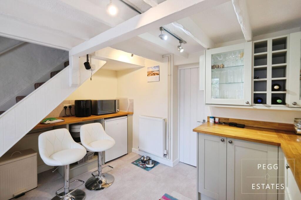 House in Torquay, Torbay - More