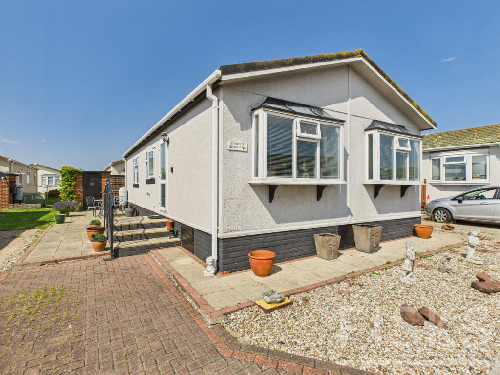 2-bed caravan on Creek Road, Canvey Island, SS8, £200,000