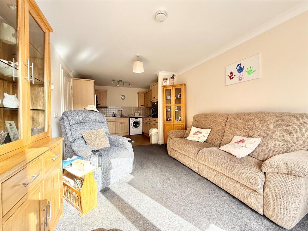 Additional image 3 of Queensridge Court