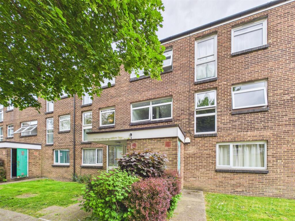 Main image of property: Woodpecker mount, Pixton Way, Croydon