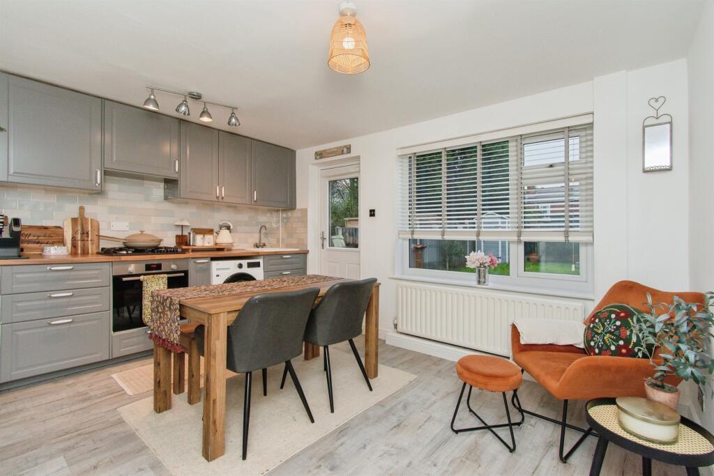 House in Wakefield, Ackworth - View 5