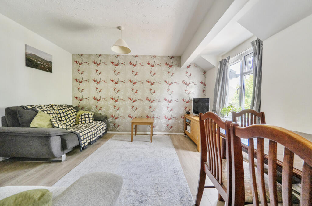 Apartment in Swindon, Wroughton - View 4