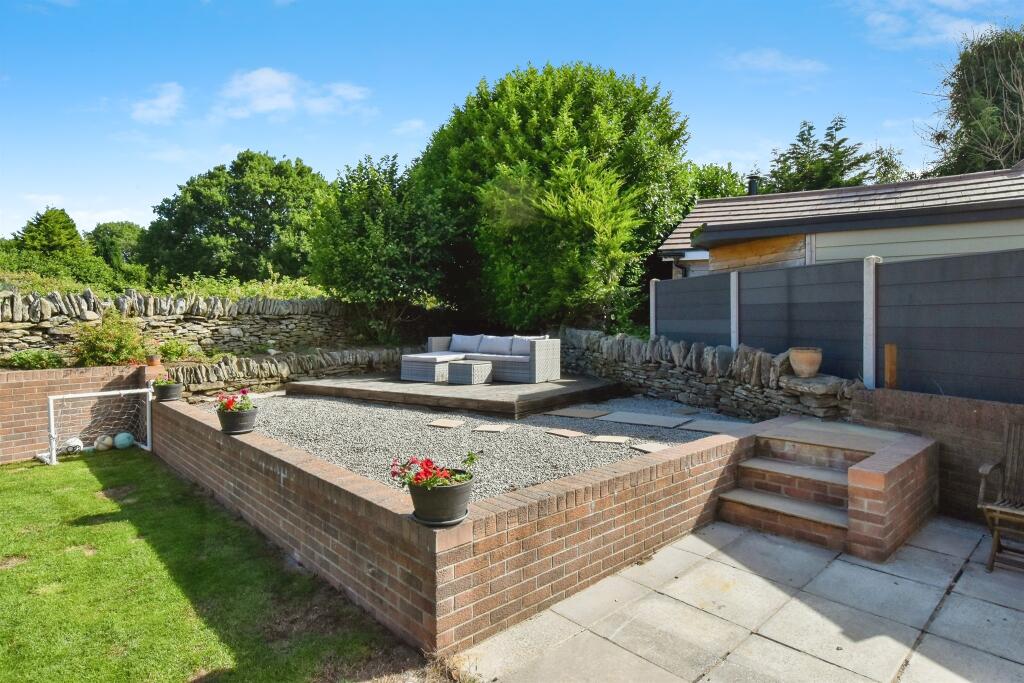 The Oaks, Quakers Yard, TREHARRIS photo 4
