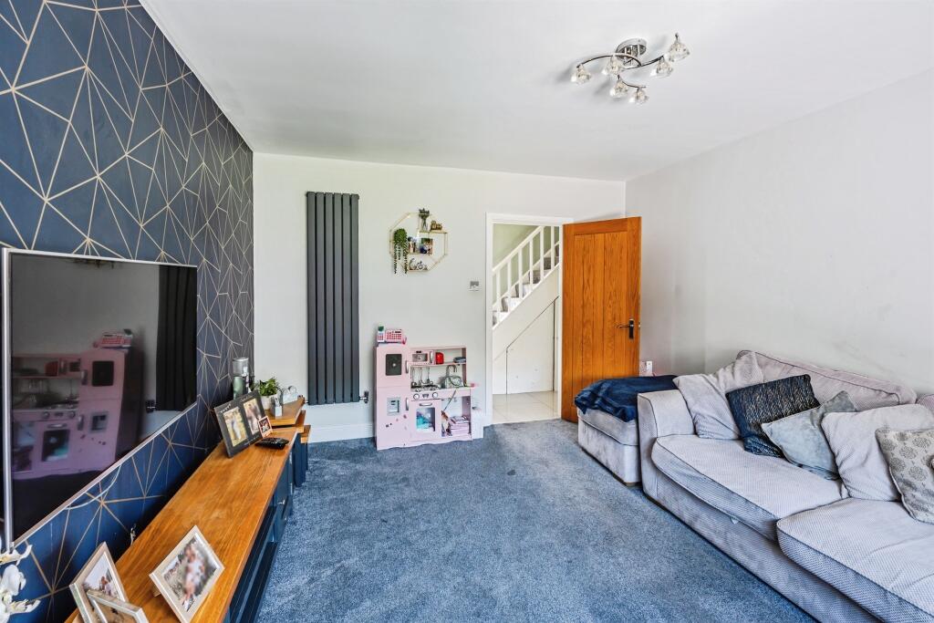 Willoughby Crescent, Eastbourne photo 3