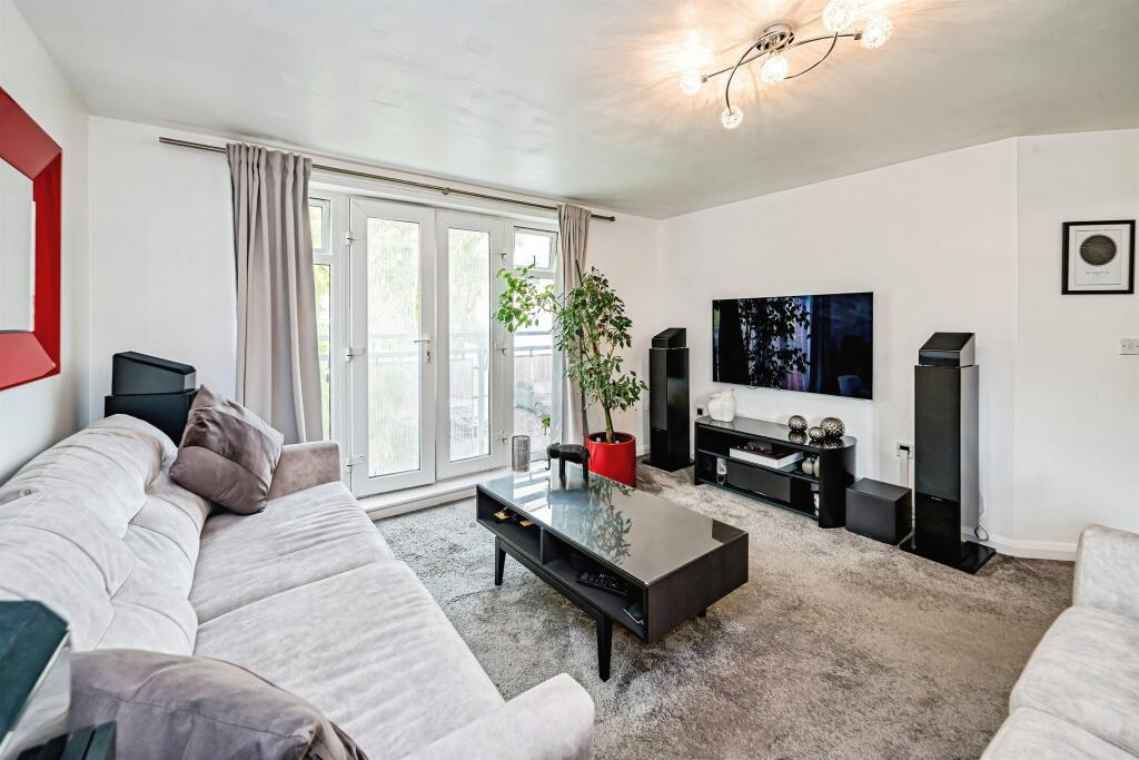Apartment in Slough - View 5